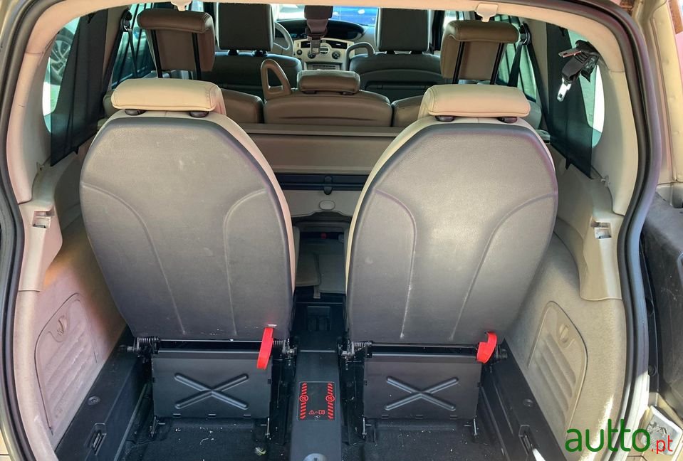 2008' Renault Grand Scenic photo #6