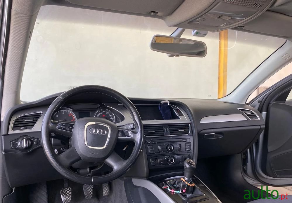 2010' Audi A4 2.0 Tdi photo #5