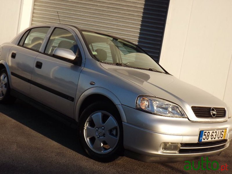 2003' Opel Astra Sport photo #2