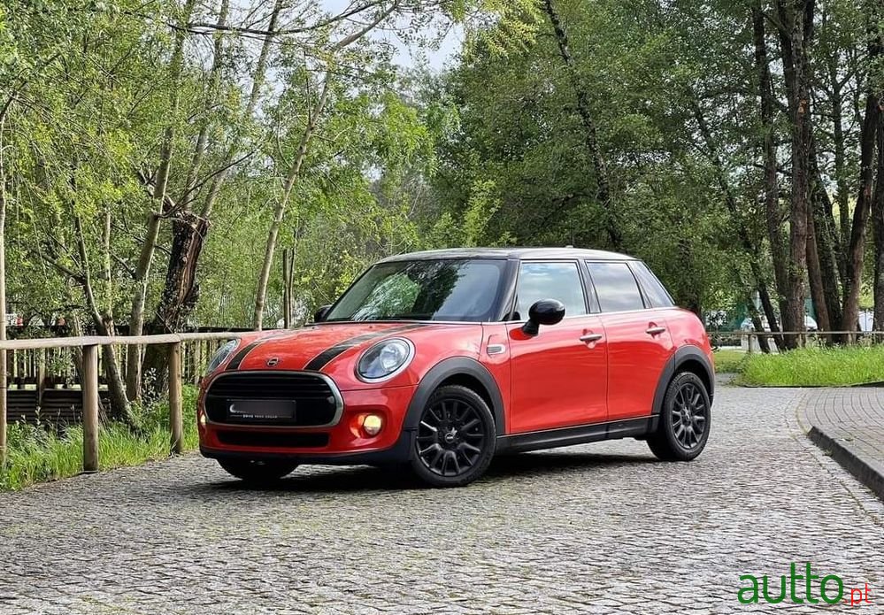2018' MINI Cooper D photo #1