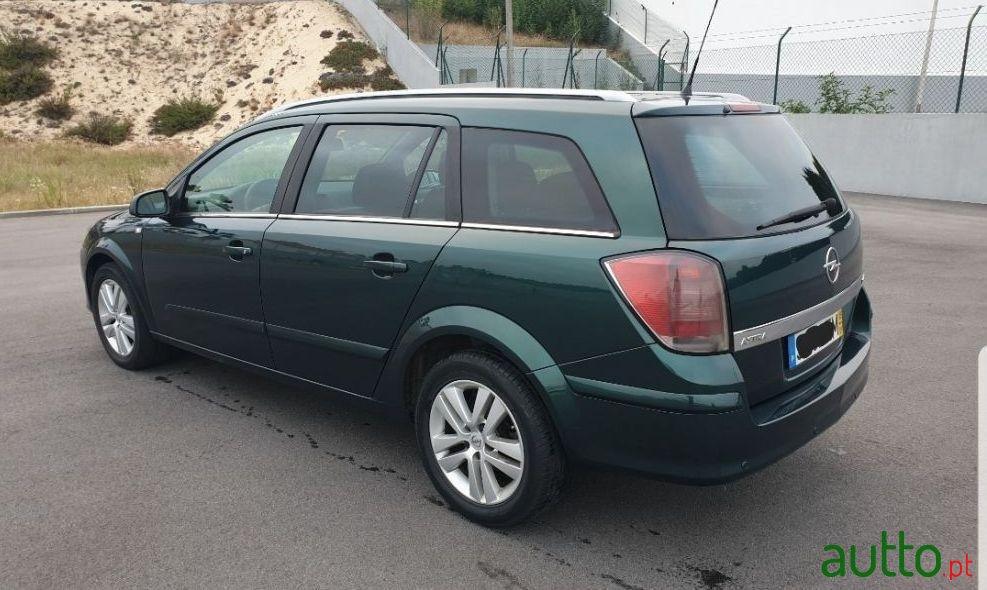 2005' Opel Astra Caravan photo #1