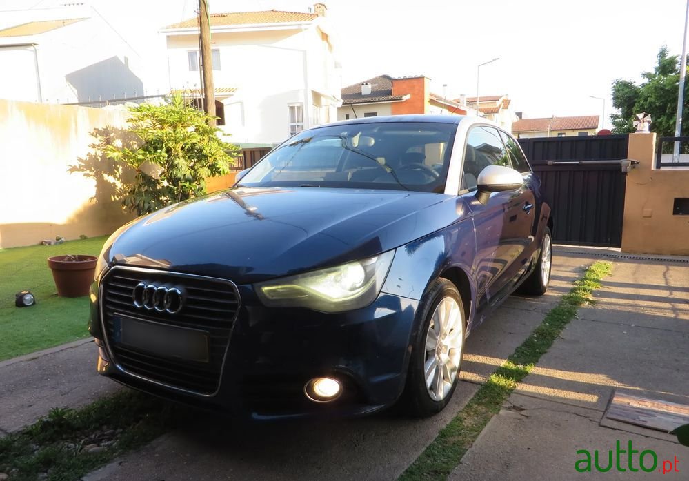 2011' Audi A1 1.6 Tdi Sport photo #1