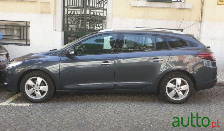 2010' Renault Megane Sport Tourer photo #3