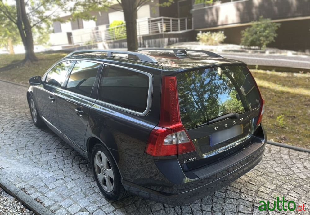 2010' Volvo V70 photo #3