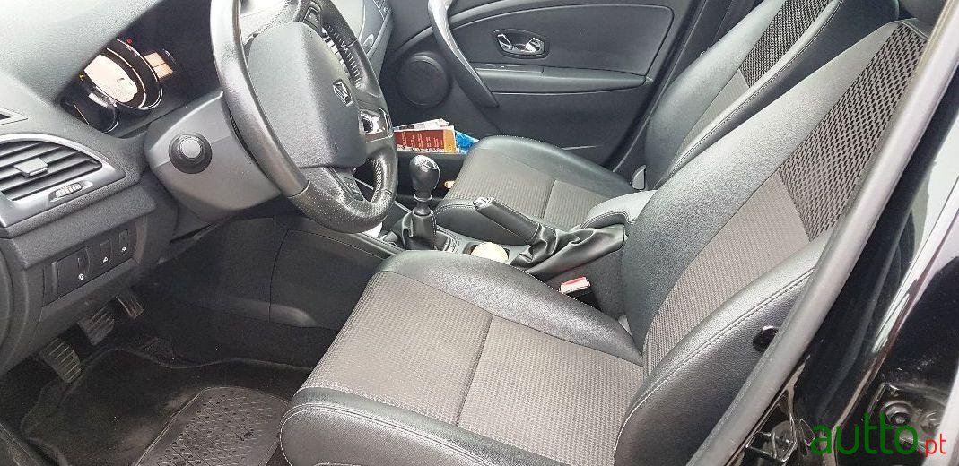 2013' Renault Megane Sport Tourer photo #3