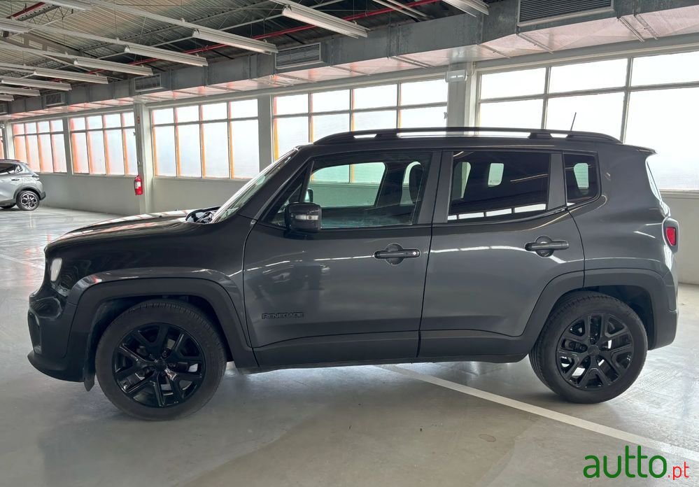2022' Jeep Renegade photo #2