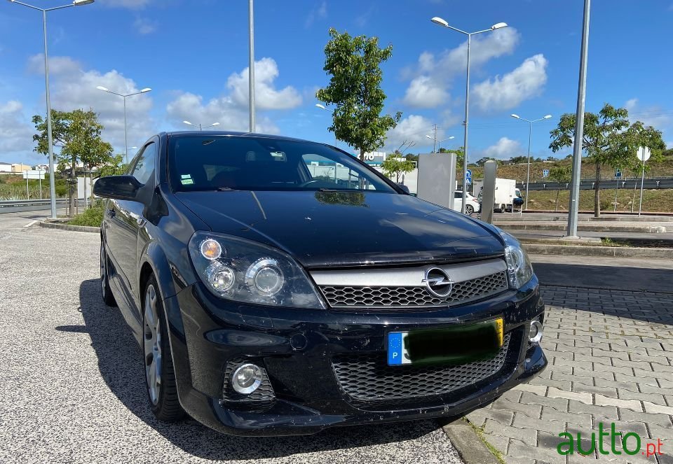 2008' Opel Astra Gtc photo #1