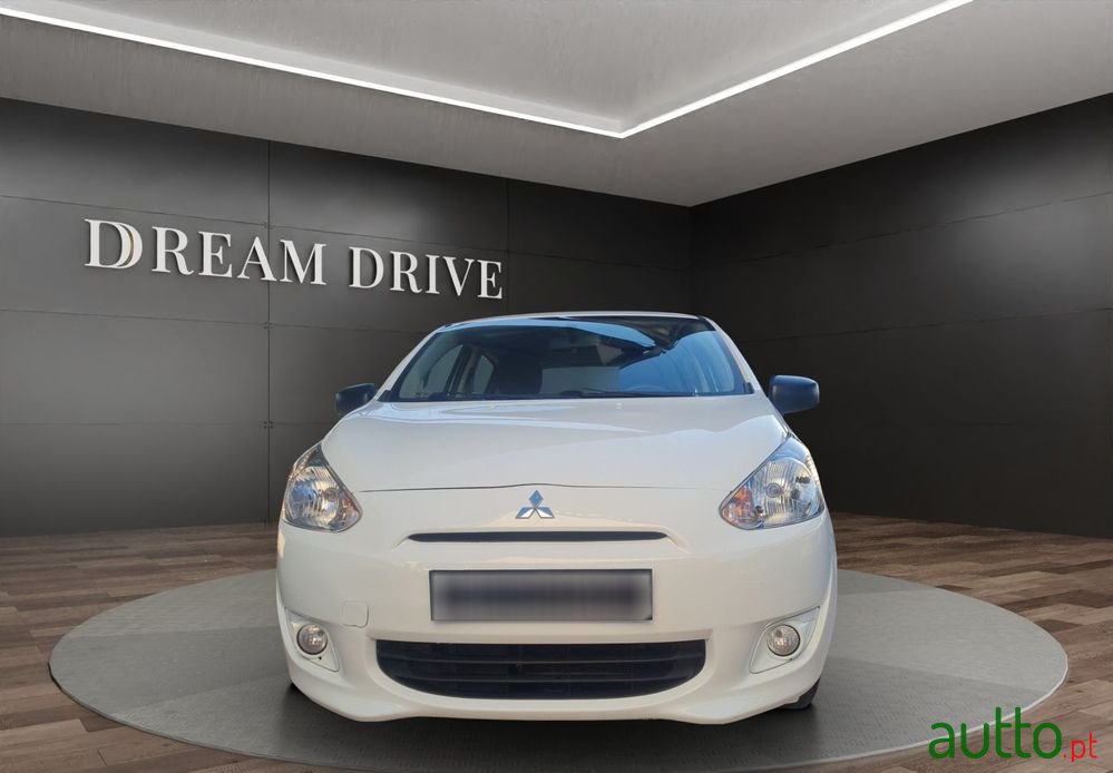 2015' Mitsubishi Space Star photo #2