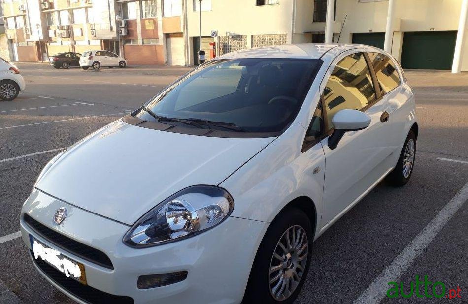 2014' Fiat Punto photo #1
