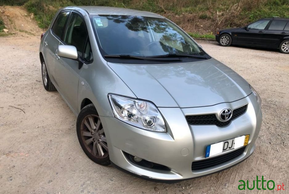 2007' Toyota Auris photo #2