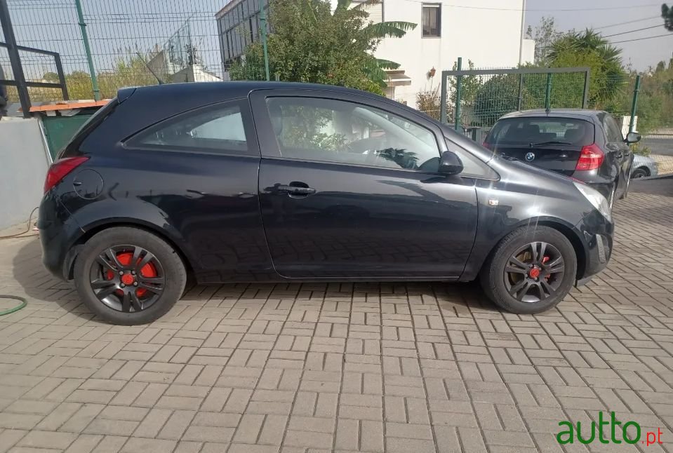 2012' Opel Corsa photo #2