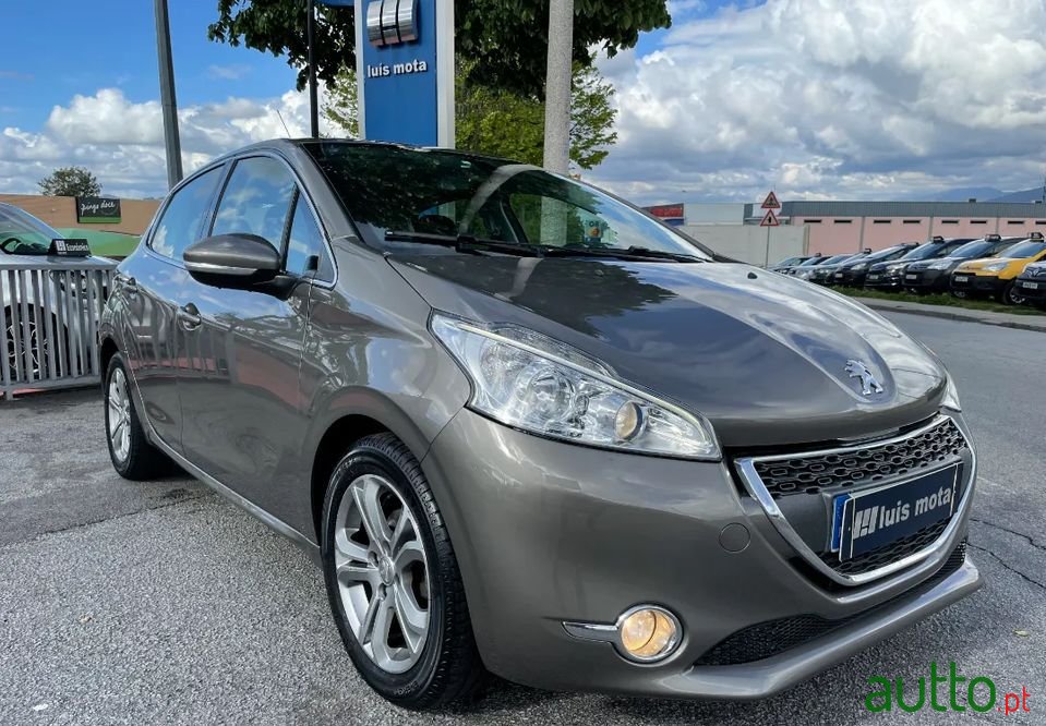 2013' Peugeot 208 photo #3