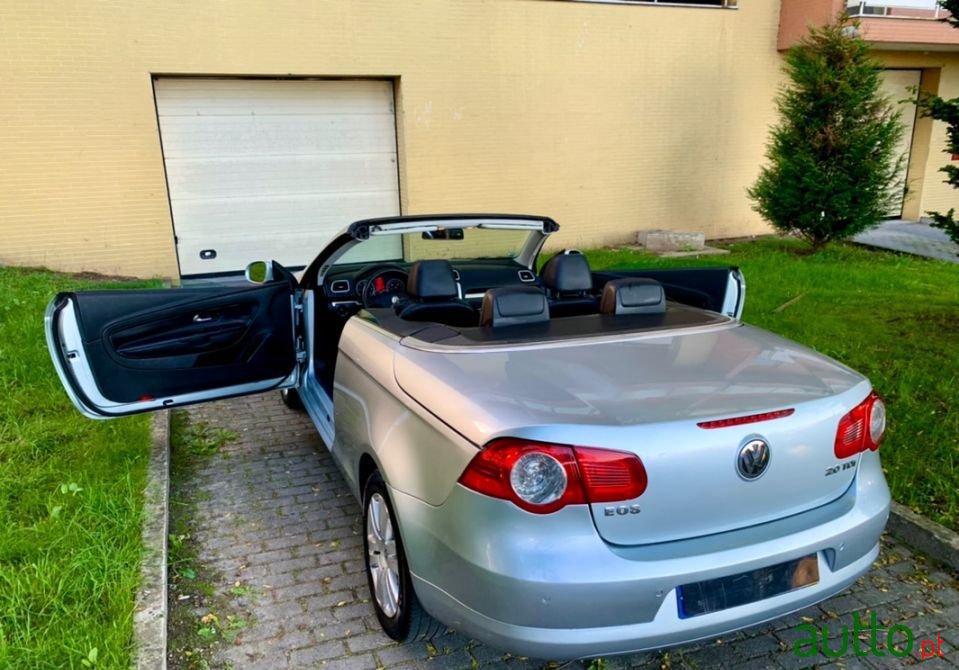 2007' Volkswagen Eos photo #2