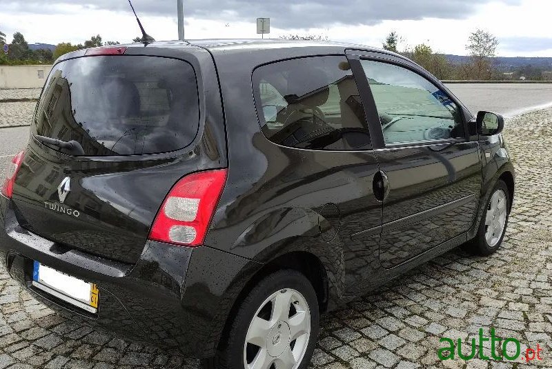 2011' Renault Twingo photo #2