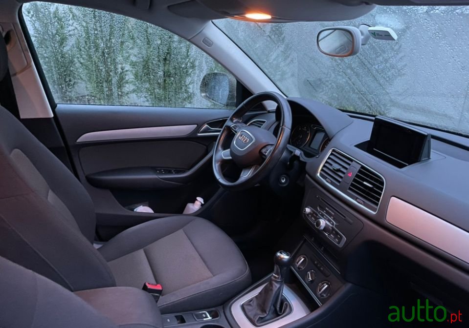 2012' Audi Q3 photo #5