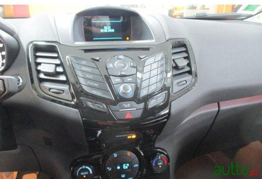 2015' Ford Fiesta photo #1