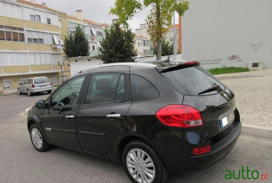 2010' Renault Clio Break photo #2