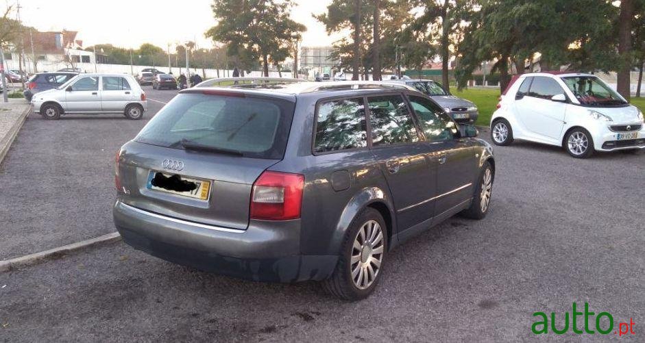 2002' Audi A4 Avant photo #2