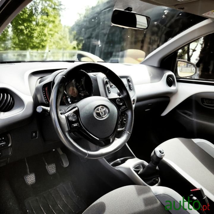 2015' Toyota Aygo photo #5