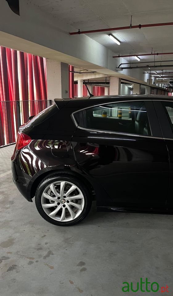 2010' Alfa Romeo Giulietta photo #2