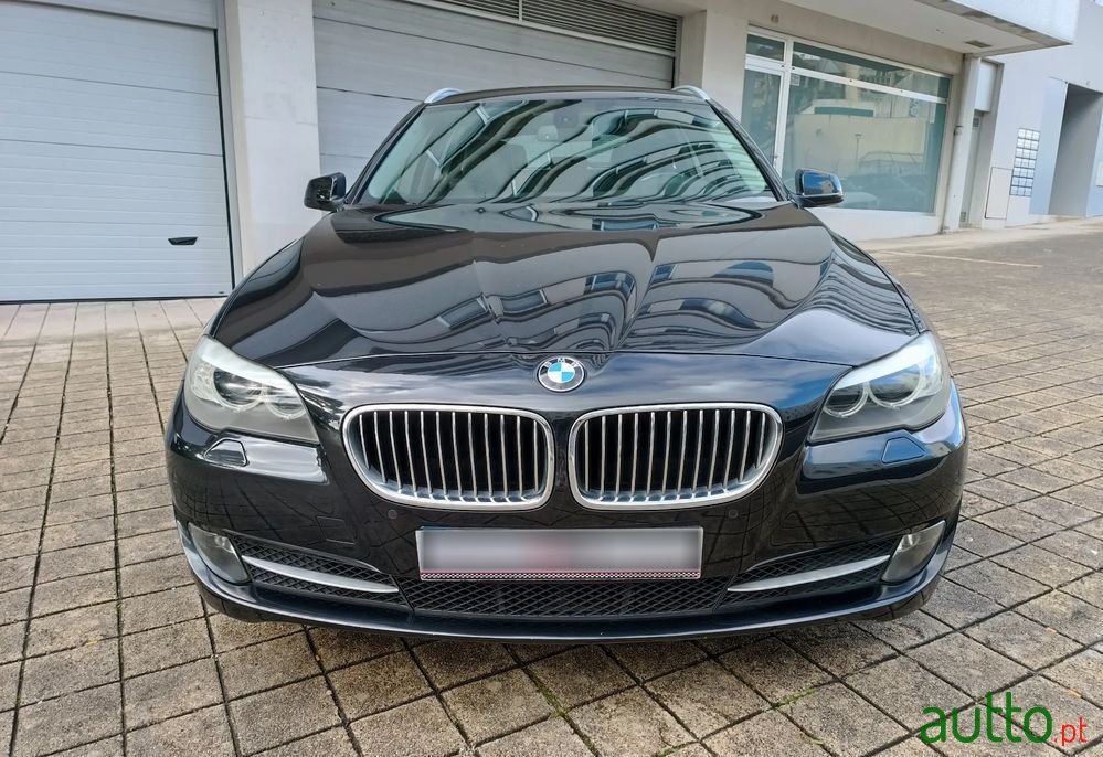 2011' BMW 520 photo #3