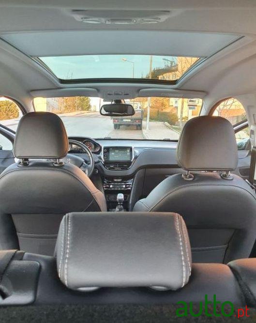 2014' Peugeot 2008 photo #2