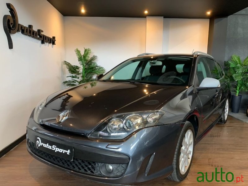 2010' Renault Laguna photo #2