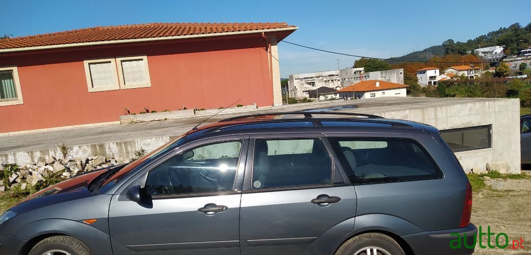 2002' Ford Focus Sw photo #1