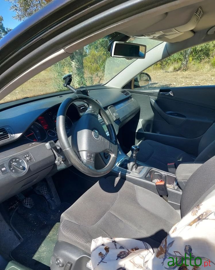 2007' Volkswagen Passat photo #6