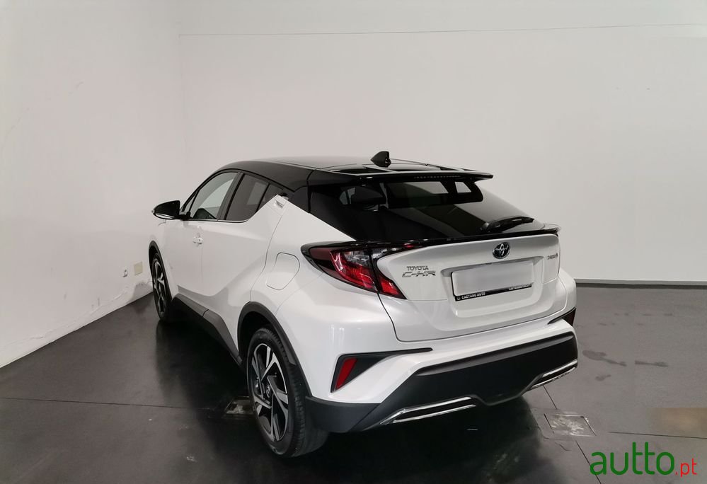 2023' Toyota C-HR photo #2