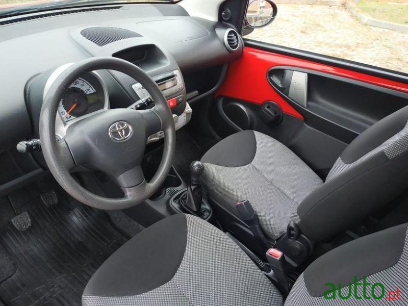 2013' Toyota Aygo A.C. photo #2