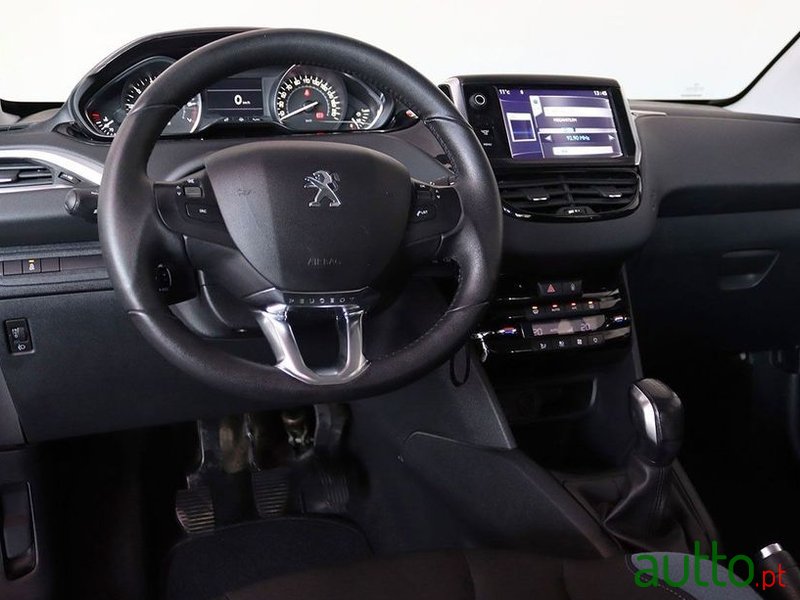 2015' Peugeot 208 1.2 Vti Allure photo #5