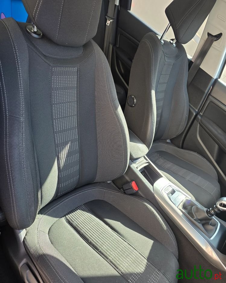 2015' Peugeot 308 Sw photo #2