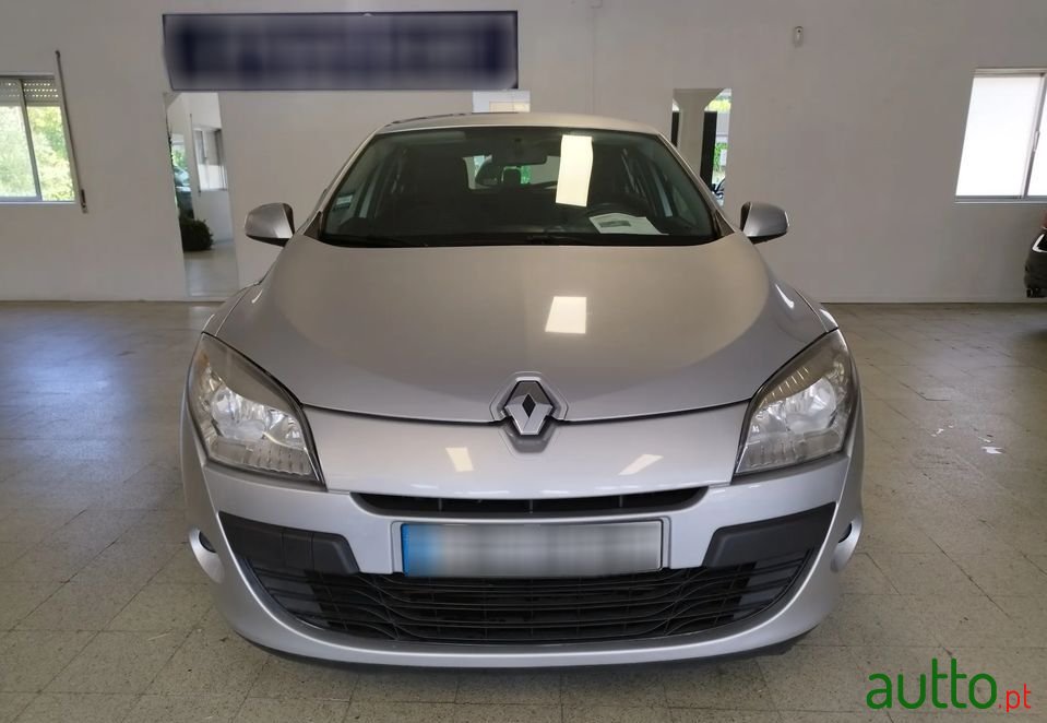 2010' Renault Megane Sport Tourer photo #1