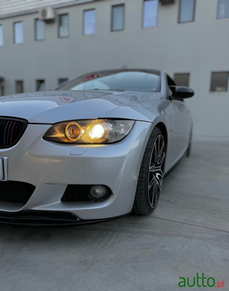 2008' BMW 320 D Cabrio photo #6