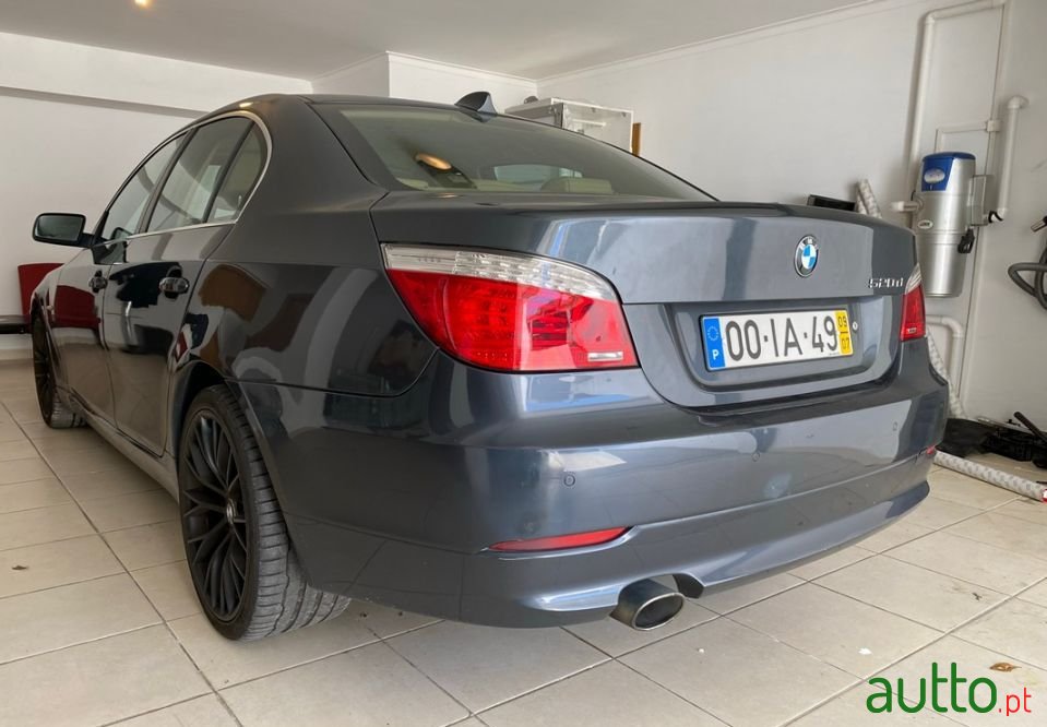 2009' BMW 520 photo #3