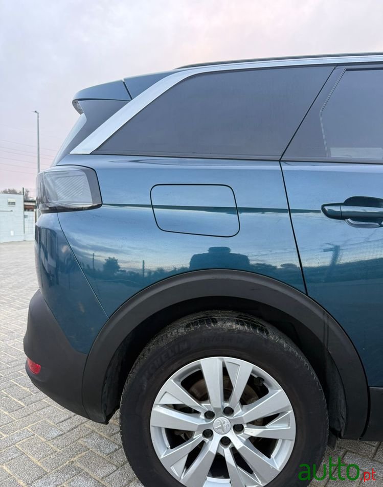 2022' Peugeot 5008 photo #5
