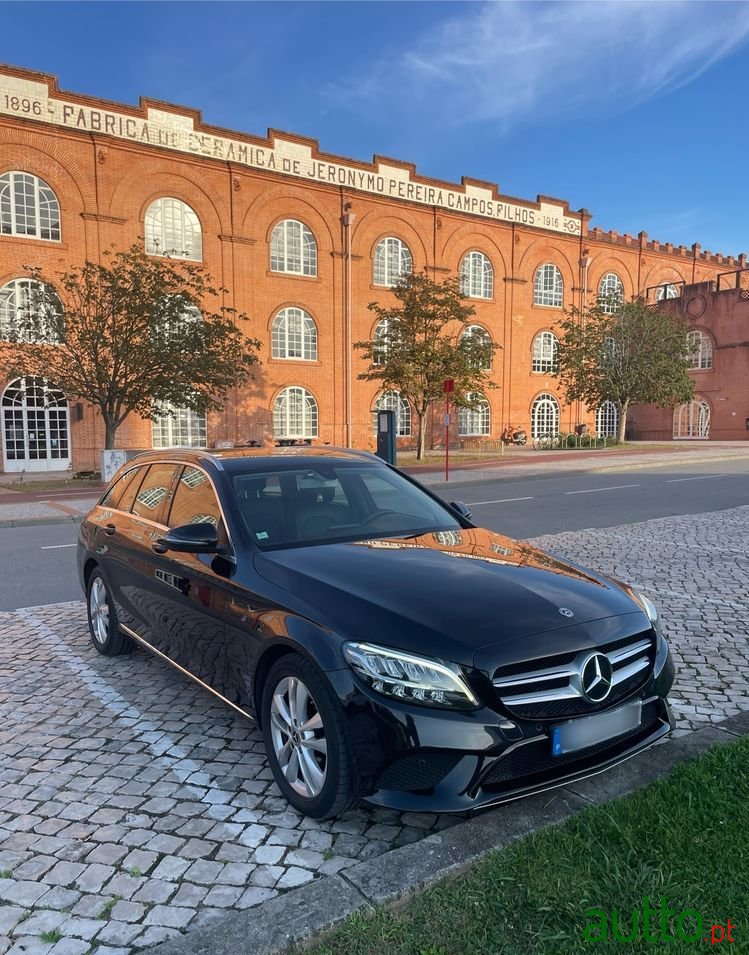 2019' Mercedes-Benz Classe C photo #3