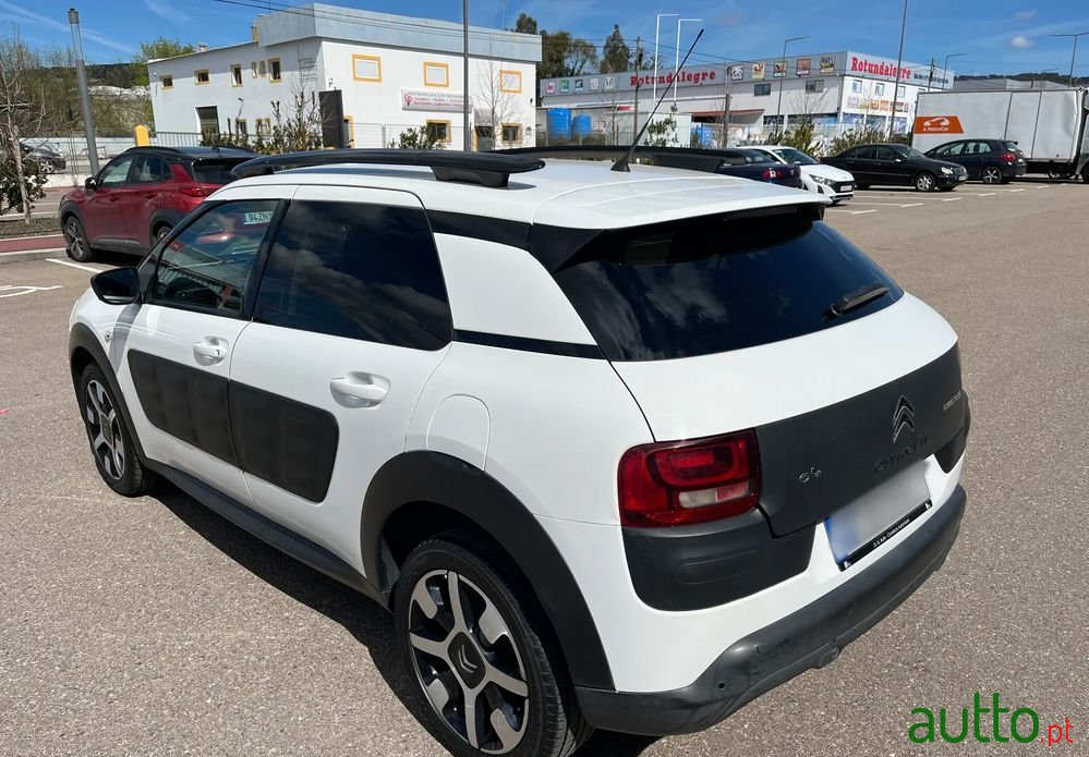 2017' Citroen C4 Cactus 1.6 Bluehdi Shine photo #3