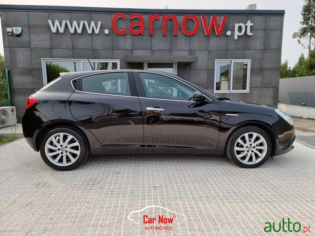 2013' Alfa Romeo Giulietta photo #5