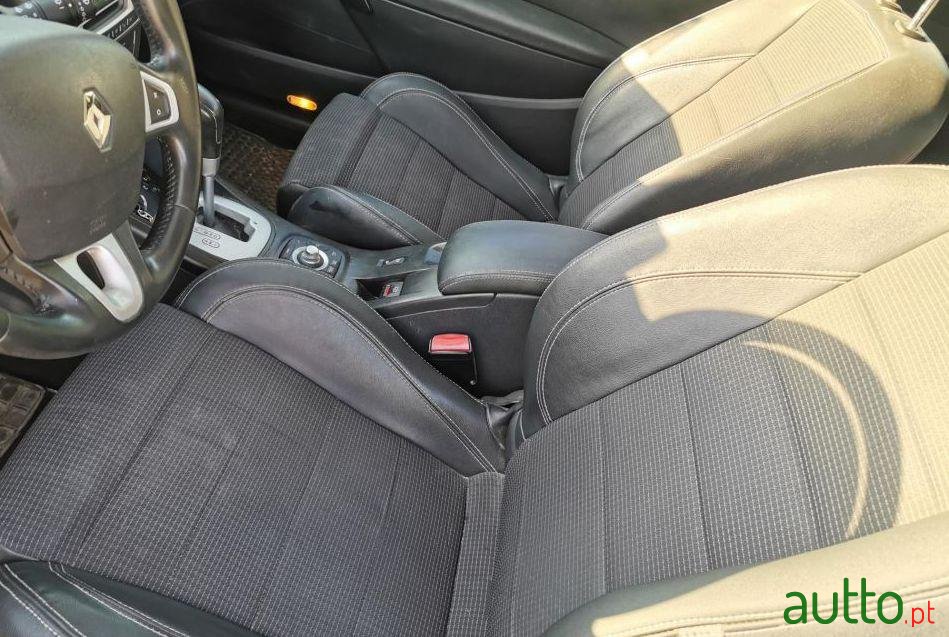 2010' Renault Megane Coupe Gt Line photo #4