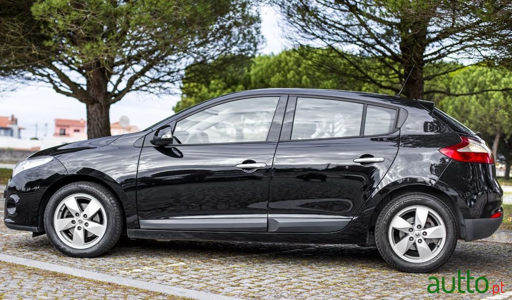 2010' Renault Megane photo #1