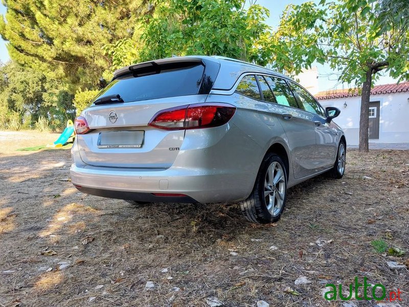 2017' Opel Astra Sports Tourer photo #2