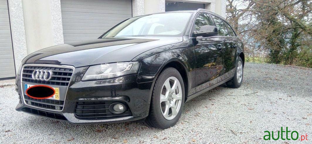 2011' Audi A4 Avant photo #1