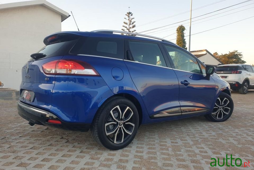 2017' Renault Clio Sport Tourer photo #3