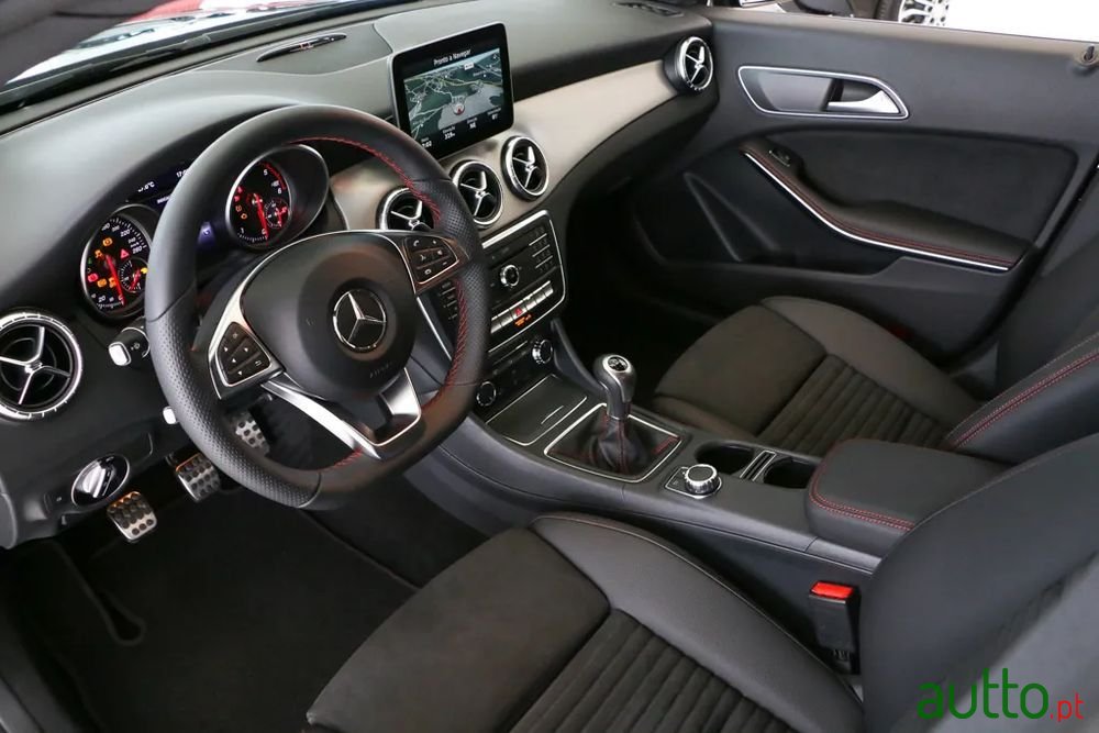 2017' Mercedes-Benz Classe Cla photo #2