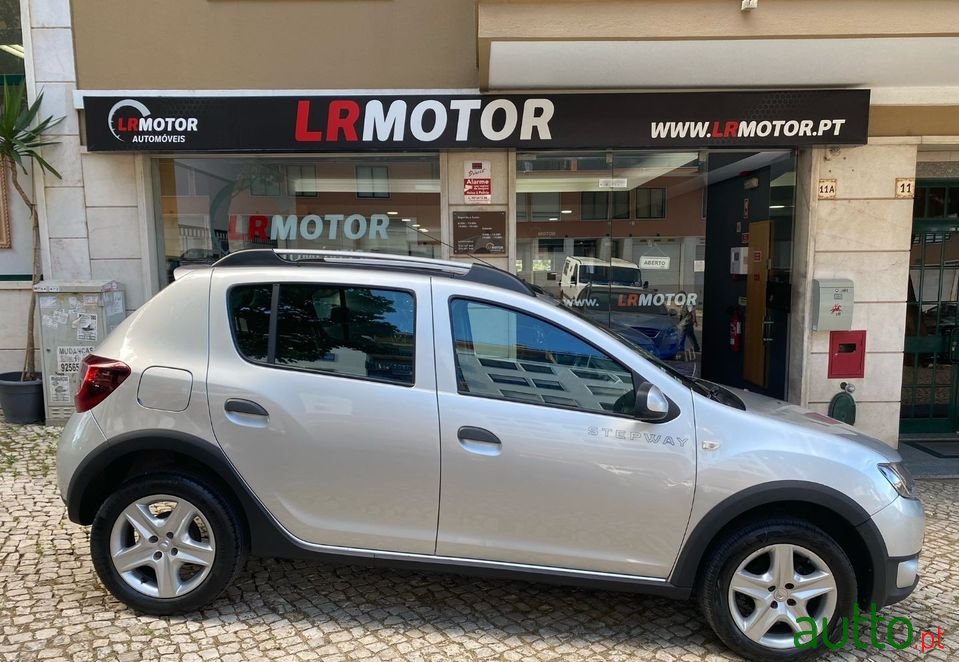 2015' Dacia Sandero photo #1