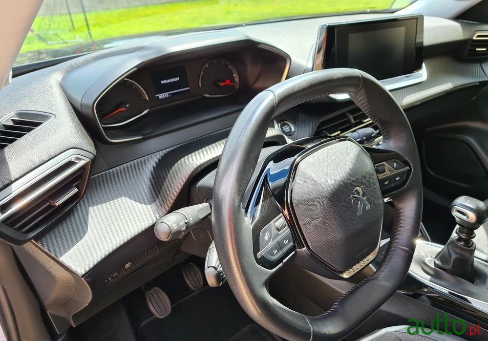 2021' Peugeot 2008 photo #6