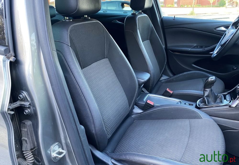 2017' Opel Astra Sports Tourer photo #4