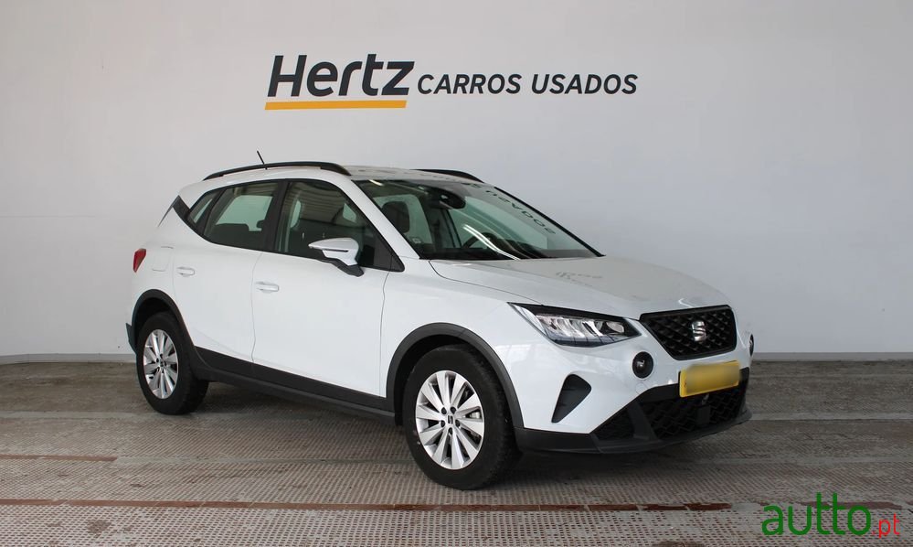 2023' SEAT Arona 1.0 Tsi Style photo #1